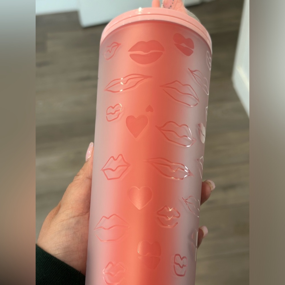💖 Starbucks valentine 2021 pink and red lip 👄 soft touch tumbler - Picture 5 of 8